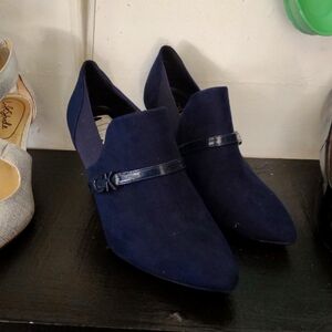 New Calvin Klein Size 8 1/2 , Navy Blue Color